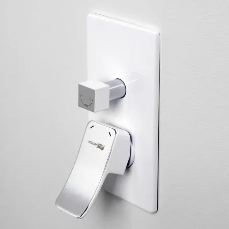 Смеситель для ванны и душа WasserKRAFT Aller 1060 WHITE 10641W белый, хром - купить в Москве по низкой цене в интернет-магазине с доставкой по всей России | HITsant Смеситель для ванны и душа WasserKRAFT Aller 1060 WHITE 10641W белый, хром