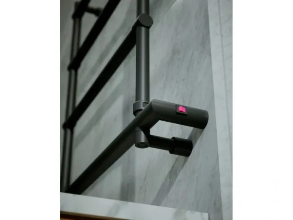 Полотенцесушитель электрический Margaroli Sole 542-4 черный матовый - купить в Москве по низкой цене в интернет-магазине с доставкой по всей России | HITsant Полотенцесушитель электрический Margaroli Sole 542-4 черный матовый