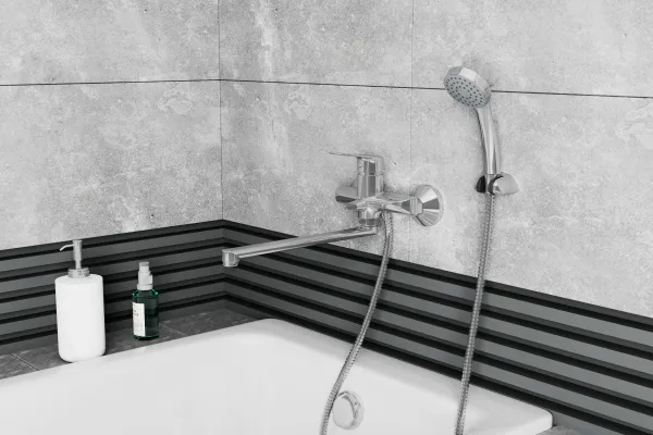 Смеситель для ванны с длинным поворотным изливом RUSH Edge (ED7735-51)