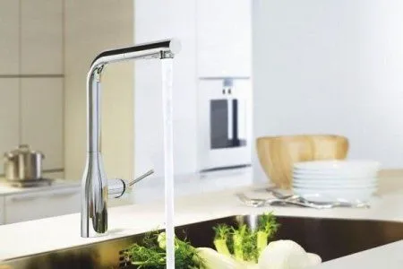 Смеситель Grohe Essence 30270000 для кухонной мойки, хром
