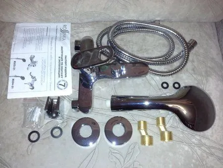 Смеситель для ванны Rossinka RS33 (RS33-31)