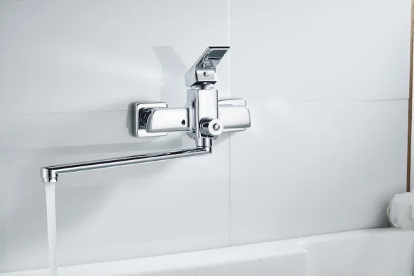 Универсальный смеситель для раковины Brunardi Parry 141556 хром