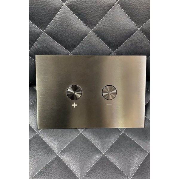 Кнопка смыва Oli Blink 882567 вороненная сталь