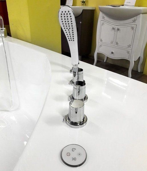 Акриловая ванна Gemy G9080 O