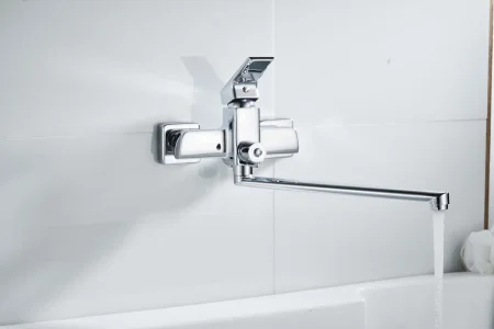 Универсальный смеситель для раковины Brunardi Parry 141556 хром