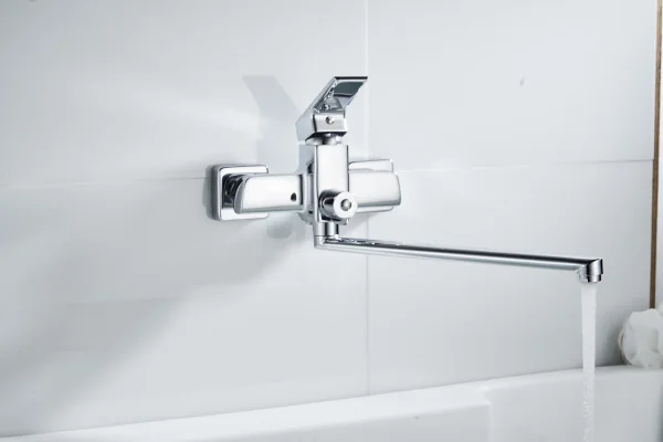 Универсальный смеситель для раковины Brunardi Parry 141556 хром