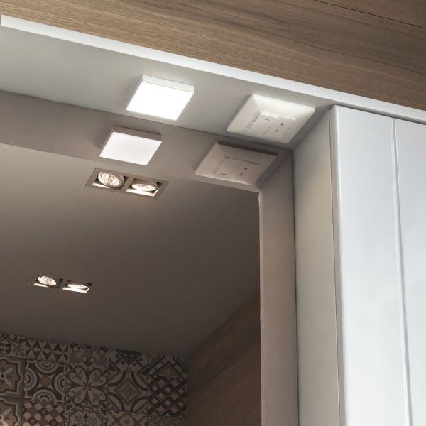 Шкаф VIGO навесной с зеркалом Diana 600 (правый) со спотом (z.DIA.60.R.El)