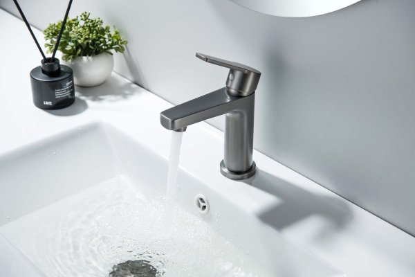 AQ1712BGM ЛУГАНО смеситель для раковины 106 с гигиеническим ручным душем, оружейная сталь