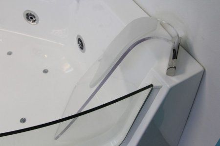 Акриловая ванна Cerutti SPA C-401 150x150 с гидромассажем