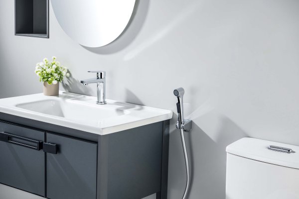 AQ1712CR ЛУГАНО смеситель для раковины 106 с гигиеническим ручным душем