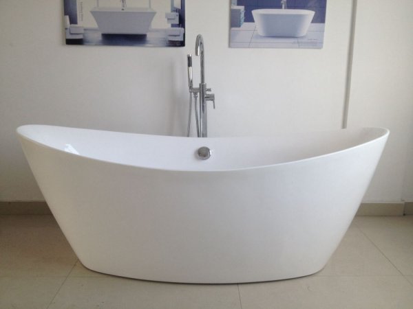 Акриловая ванна Cerutti SPA Nemi B-7114 180x80 отдельностоящая